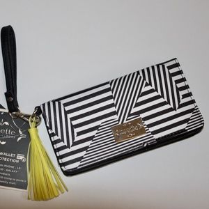 Nanette Charging Wallet